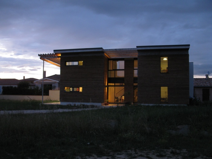 Maison bioclimatique t.h.p.e. : jeux de lumires