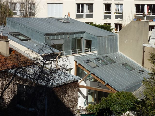 Sur�l�vation d'une maison de ville, Paris XXe