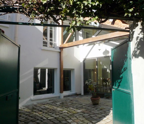 Sur�l�vation d'une maison de ville, Paris XXe : 3-12-2010-SAP-cour depuis l\'entr�e