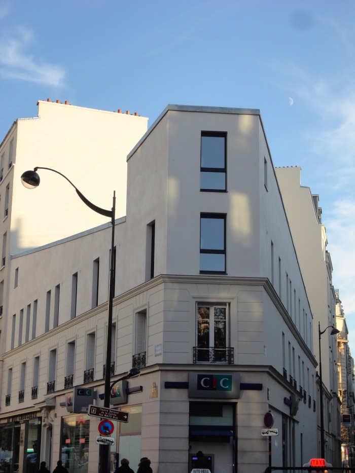 Restructuration et sur�l�vation d'un immeuble de logements, Paris XXe : vue frontale site